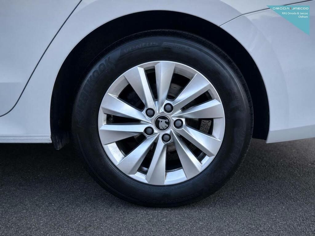 Skoda Octavia 1.5 Tsi Act Se Technology Euro 6 Ss GJ75LXC White #5