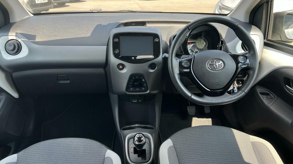 Toyota Aygo 1.0 Vvt-i X-trend X-shift Euro 6 Safety Sense White #6