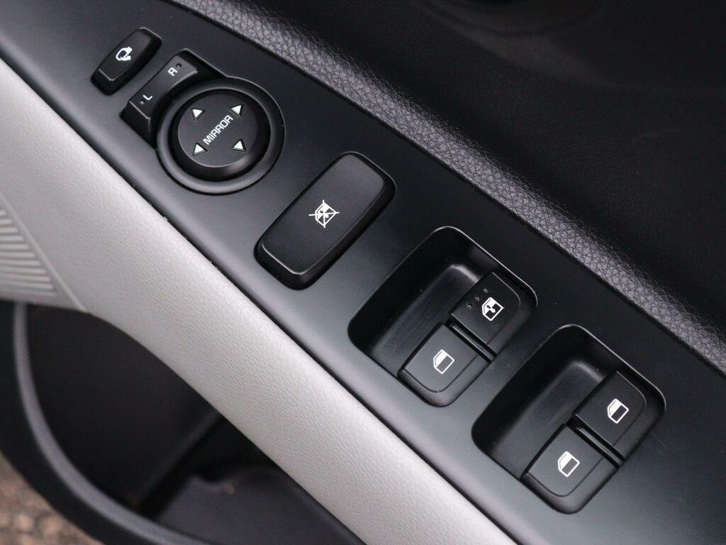 Kia Stonic 1.4 2 Ss Suv 2019 #19