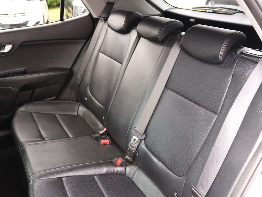Kia Stonic Stonic 4 Isg White #8