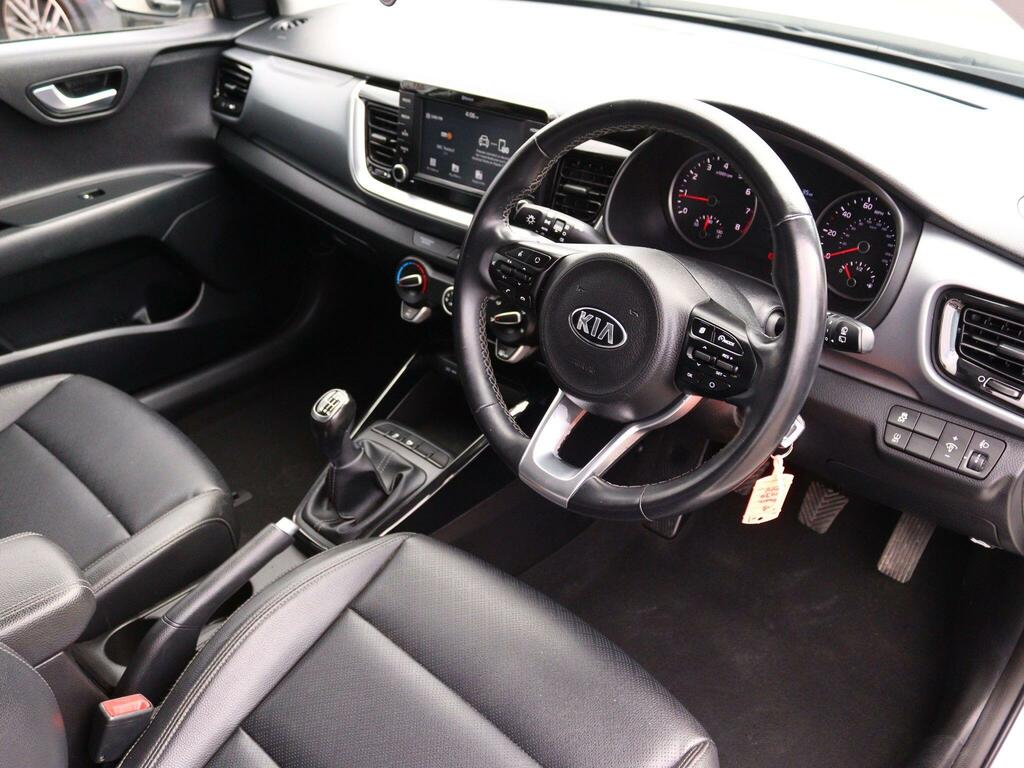 Kia Stonic 1.0 T-gdi Maxx Euro 6 Ss White #2