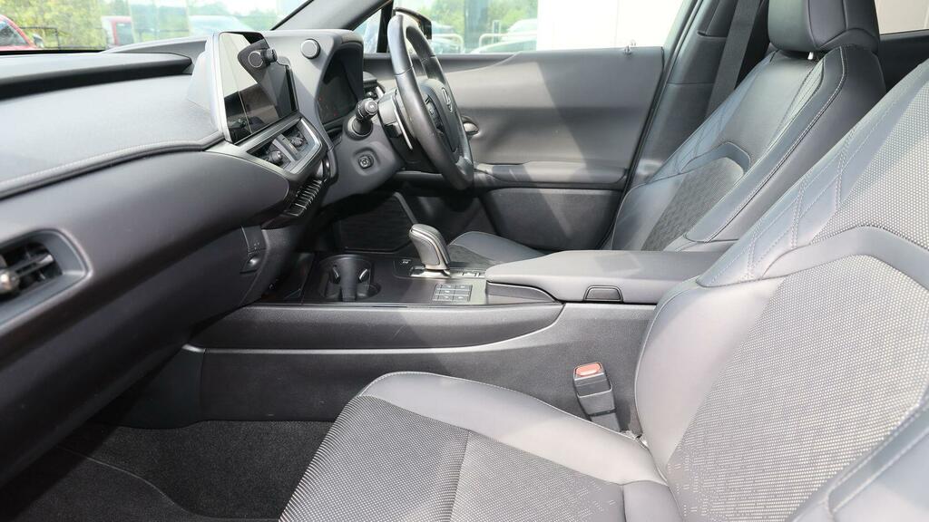 Lexus UX 72.8Kwh Premium Plus Suv 204 Ps LY73AFO #5