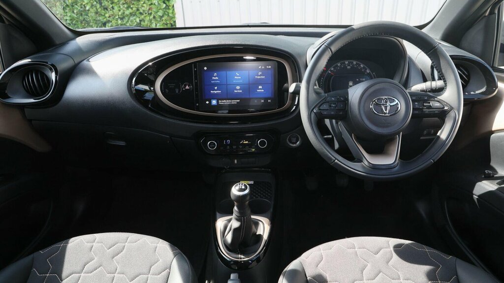 Toyota Aygo X 1.0 Vvt-i Exclusive Euro 6 Ss MJ23SZN Beige #6