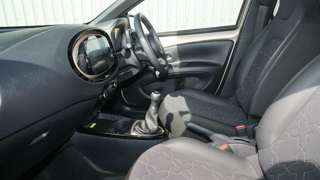 Toyota Aygo X 1.0 Vvt-i Exclusive Euro 6 Ss MJ23SZN Beige #5