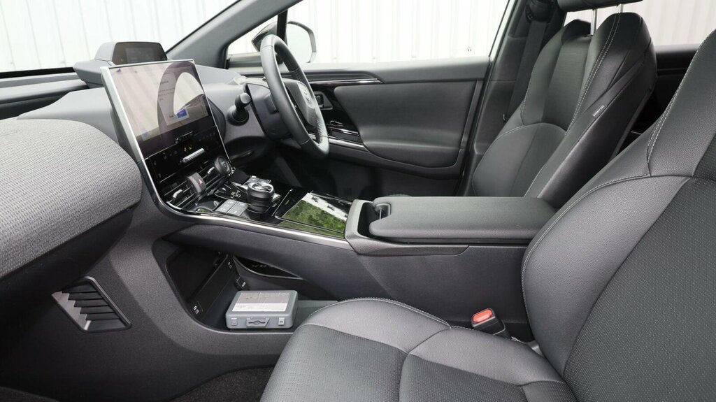 Toyota bZ4X 71.4Kwh Vision 11Kw Obc White #5
