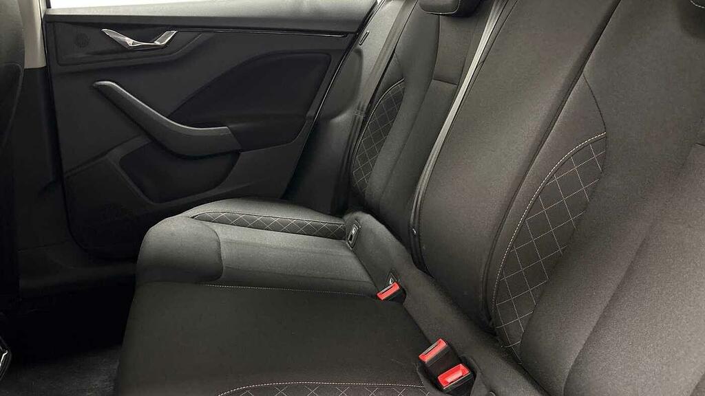 Skoda Kamiq 1.0 Tsi 110 Se White #4