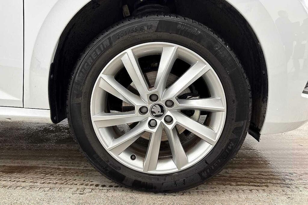 Skoda Kamiq 1.0 Tsi 95 Se Edition White #5
