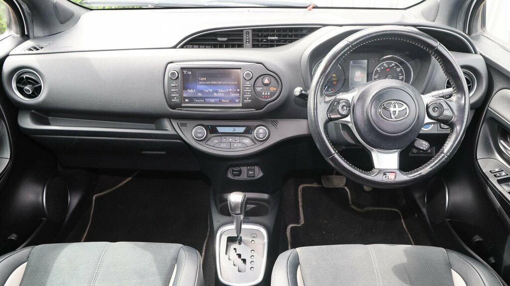 Toyota Yaris 1.5 Vvt-h Gr Sport E-cvt Euro 6 Ss FE70UMG White #6