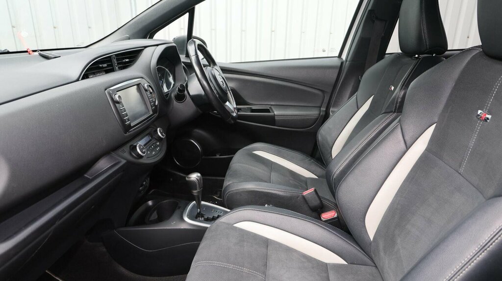 Toyota Yaris 1.5 Vvt-h Gr Sport E-cvt Euro 6 Ss FE70UMG White #5
