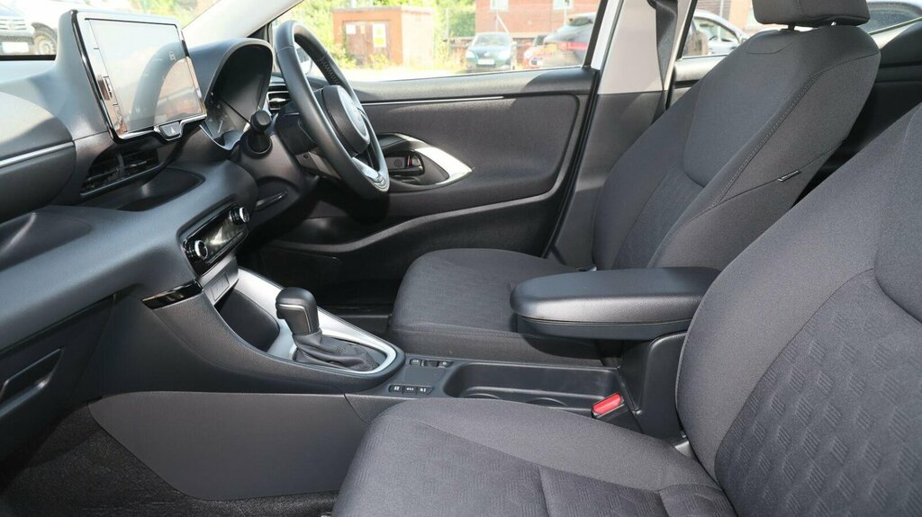 Toyota Yaris 1.5 Vvt-h Icon E-cvt Euro 6 Ss WM74AAX White #5