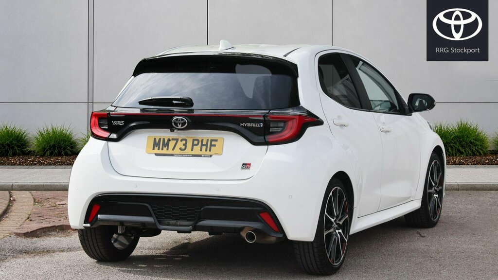 Toyota Yaris 1.5 Vvt-h Gr Sport E-cvt Euro 6 Ss MM73PHF White #2