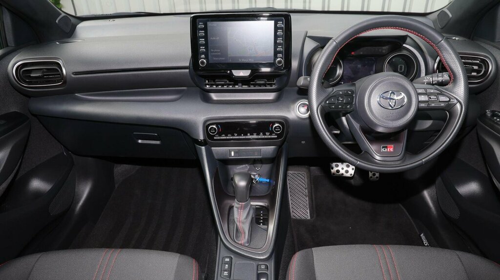 Toyota Yaris 1.5 Vvt-h Gr Sport E-cvt Euro 6 Ss MM73PHF White #6