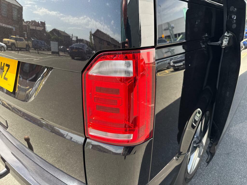 Volkswagen Transporter Shuttle T6 Tdi 150 7 Speed Dsg 8 Seat Shuttle Se Lwb Red #24