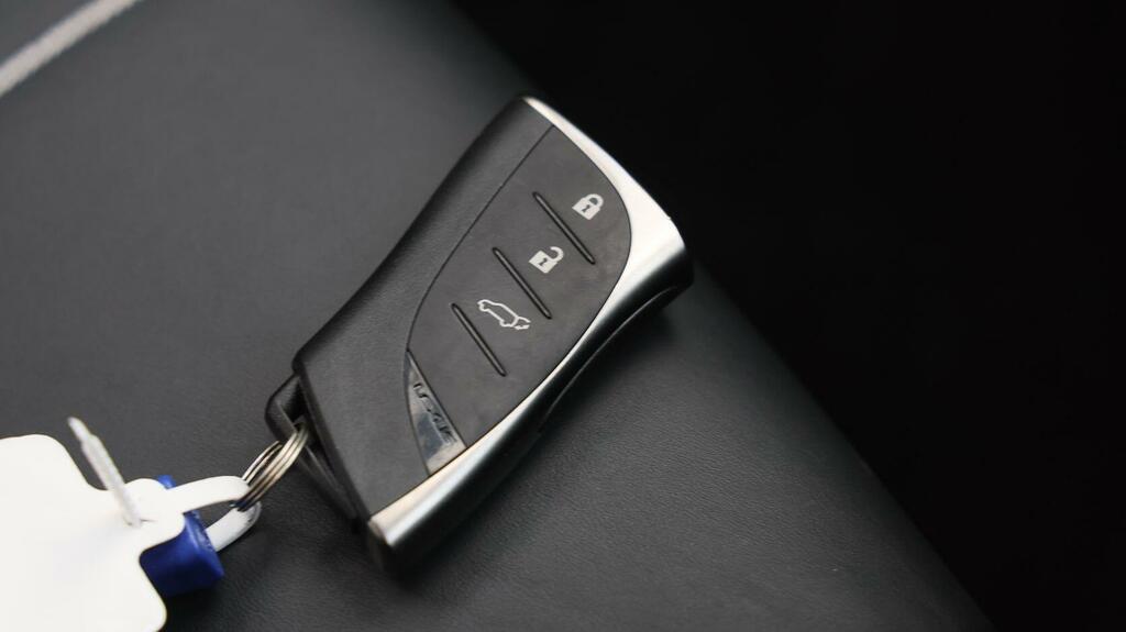 Lexus LBX 1.5 Vvt-ie Premium Plus Design E-cvt Euro 6 Ss Red #27