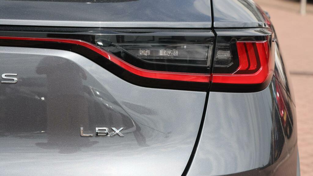 Lexus LBX 1.5 Vvt-ie Premium Plus Design E-cvt Euro 6 Ss Red #21