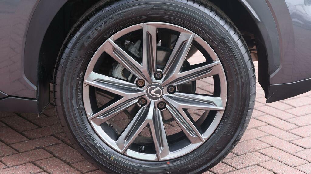 Lexus LBX 1.5 Vvt-ie Premium Plus Design E-cvt Euro 6 Ss Red #25