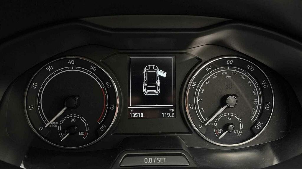 Skoda Kamiq 1.0 Tsi 110 Se Dsg White #5