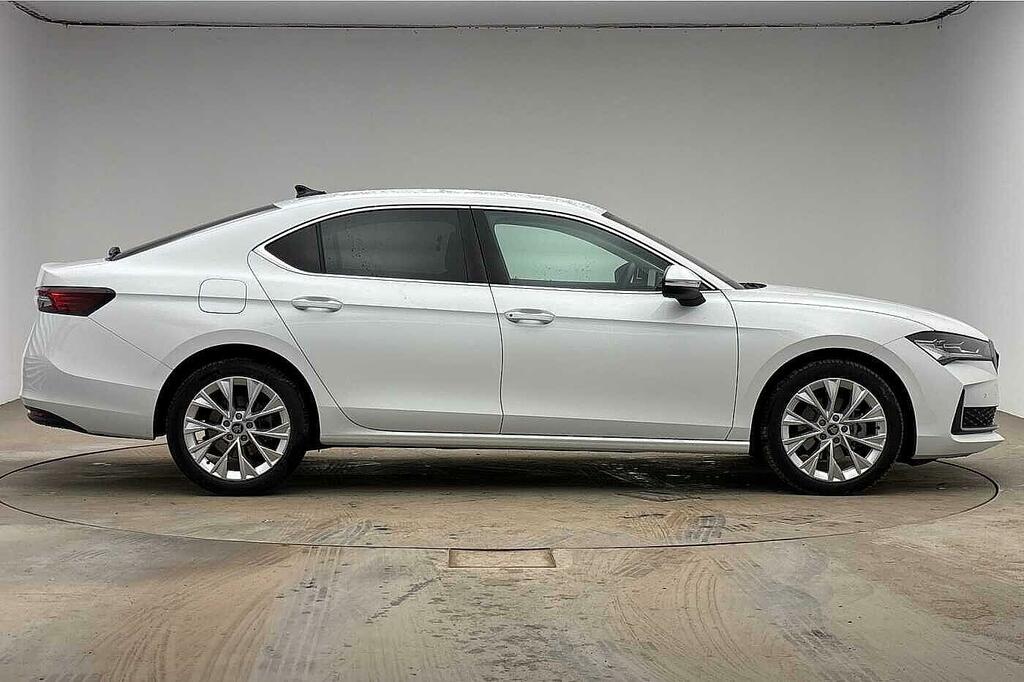 Skoda Superb 2.0 Tdi Se L Dsg White #4