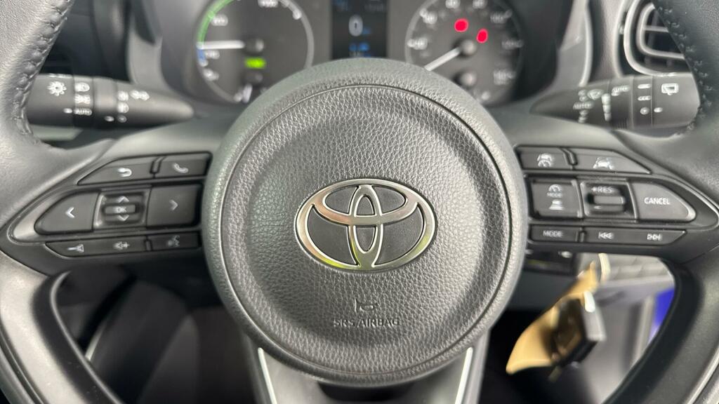 Toyota Yaris Icon Silver #11