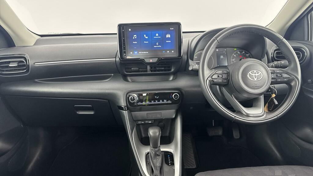 Toyota Yaris Icon Silver #7