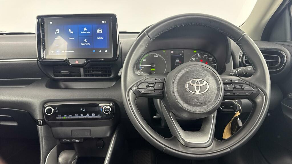 Toyota Yaris Icon Silver #8