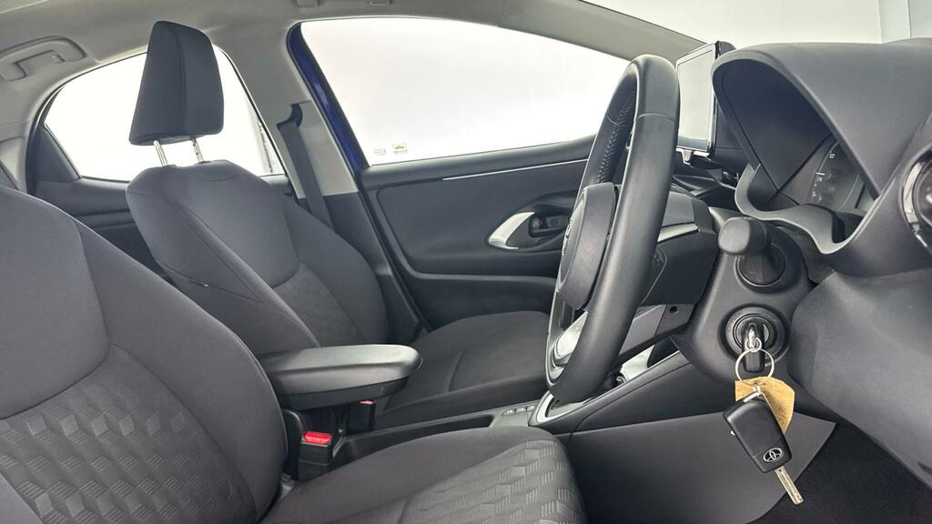 Toyota Yaris Icon Silver #13