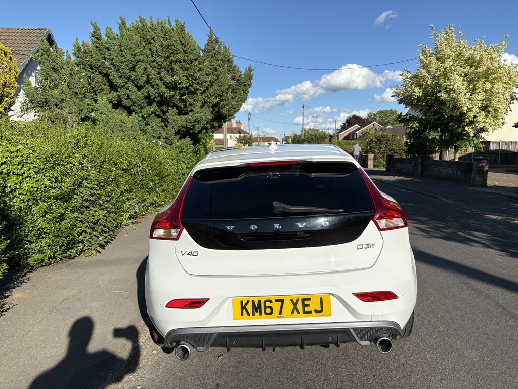 Volvo V40 Hatchback 2.0 R-design Pro D3 2017 KM67XEJ White #5
