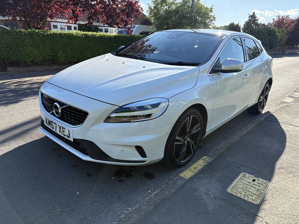Volvo V40 Hatchback 2.0 R-design Pro D3 2017 KM67XEJ White #3