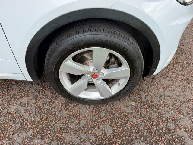Jaguar E-Pace 2.0 D150 Chequered Flag Awd #25