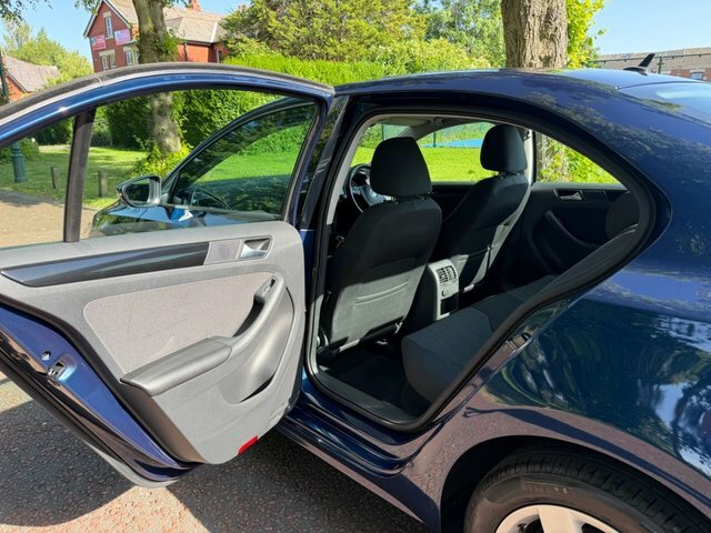 Volkswagen Jetta Ltd Edition Black #18