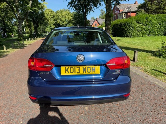 Volkswagen Jetta 2013 1.6 Tdi Bluemotion Tech Se Saloon Blue #6