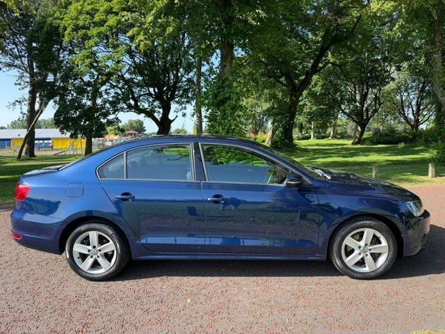 Volkswagen Jetta 2013 1.6 Tdi Bluemotion Tech Se Saloon Blue #3