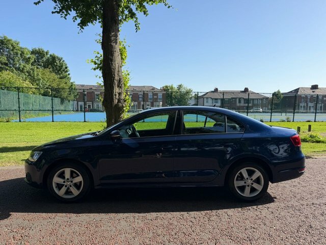 Volkswagen Jetta 2013 1.6 Tdi Bluemotion Tech Se Saloon Blue #4