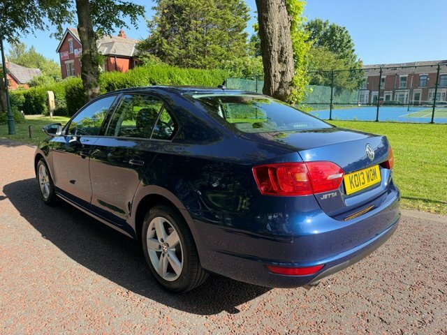 Volkswagen Jetta 2013 1.6 Tdi Bluemotion Tech Se Saloon Blue #5