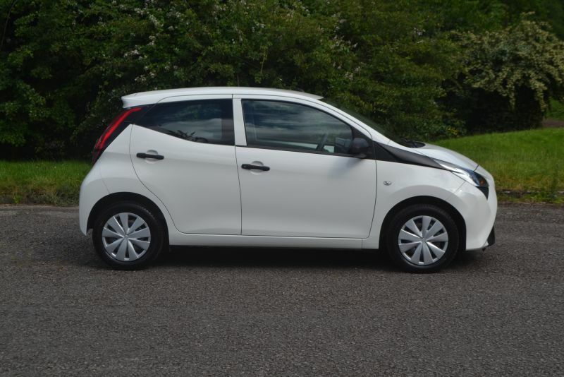 Toyota Aygo X Hatchback White #2