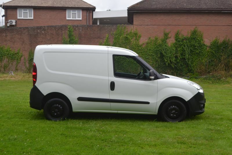 Vauxhall Combo Mpv White #2