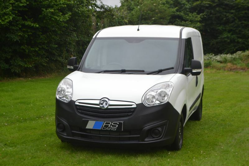 Vauxhall Combo Mpv White #3