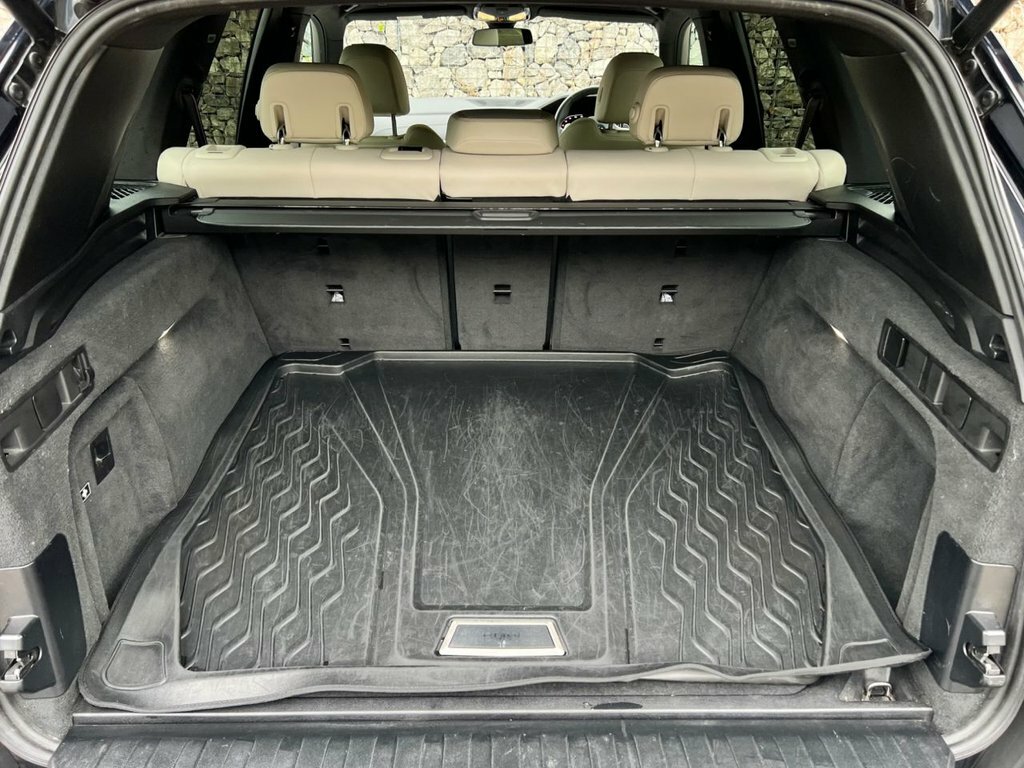 BMW X5 M50i White #16