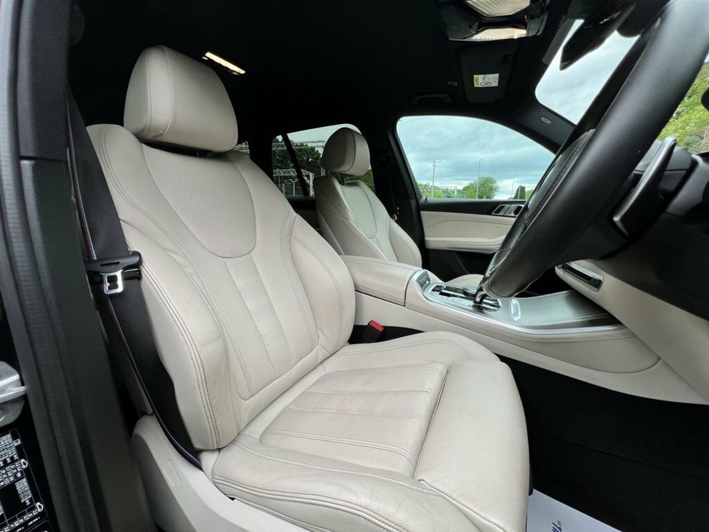 BMW X5 M50i White #10