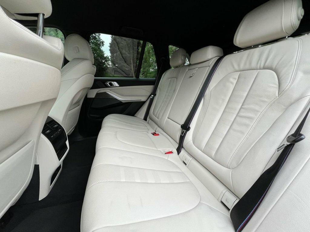 BMW X5 M50i White #14