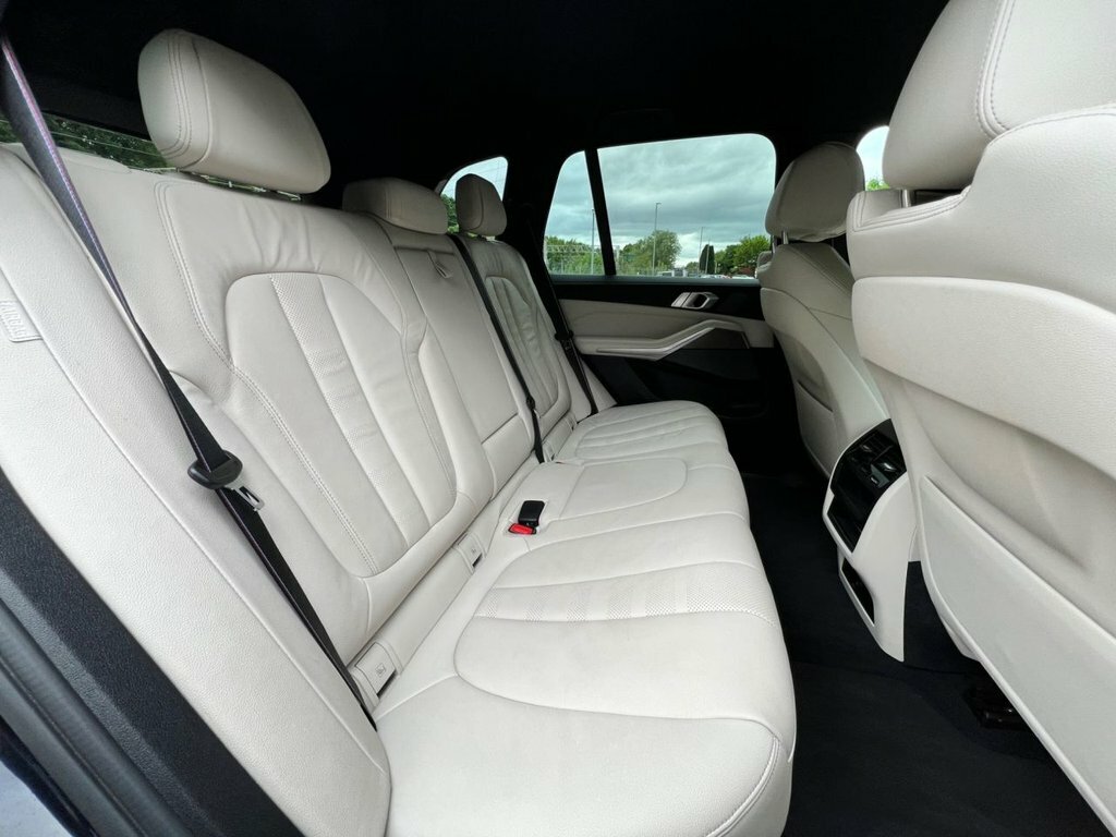BMW X5 M50i White #15