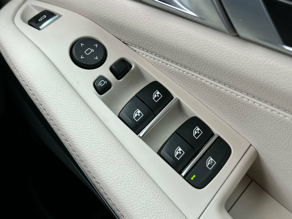 BMW X5 M50i White #44