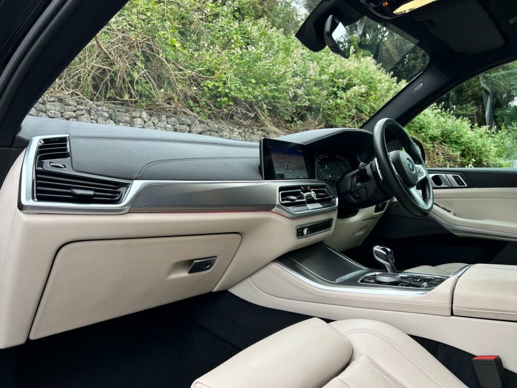 BMW X5 M50i White #12