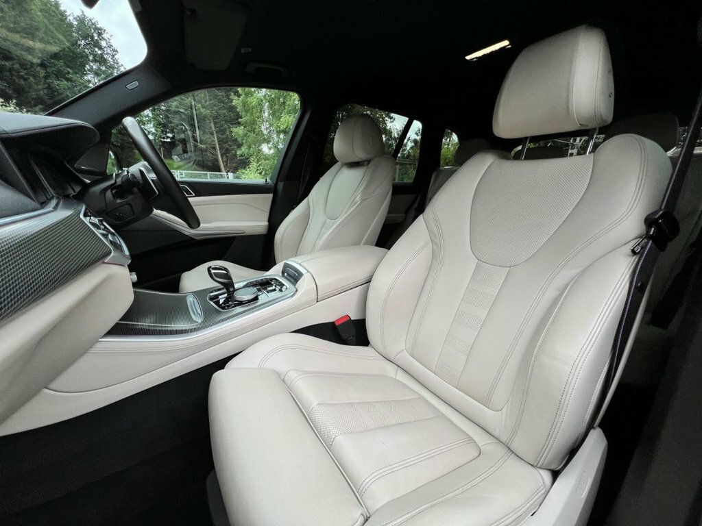 BMW X5 M50i White #13
