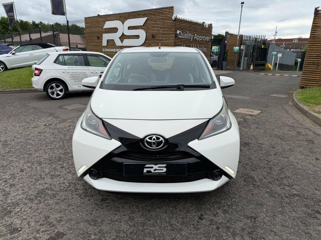 Toyota Aygo 1.0 Vvt-i X-play Euro 5 Euro 5 White #2