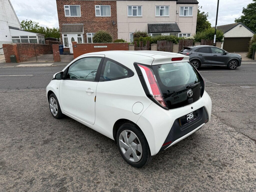 Toyota Aygo 1.0 Vvt-i X-play Euro 5 Euro 5 White #4