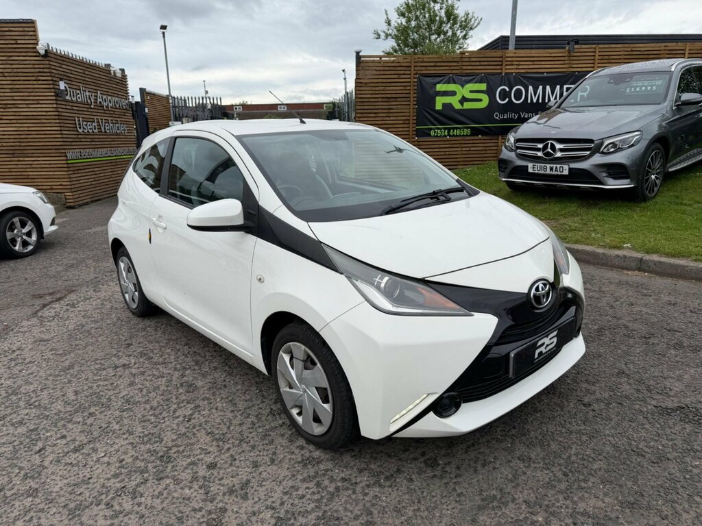Toyota Aygo 1.0 Vvt-i X-play Euro 5 Euro 5 White #3