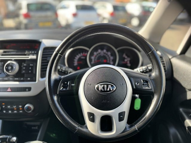 Kia Venga 3 Red #44