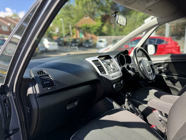 Kia Venga 3 Red #38