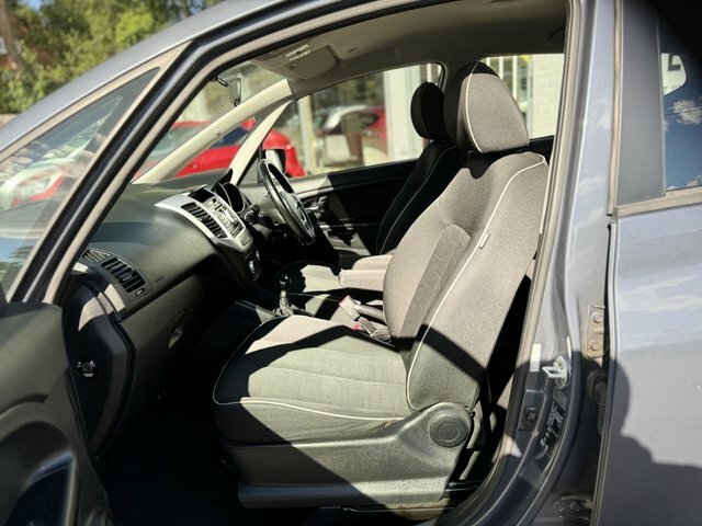 Kia Venga 3 Red #12